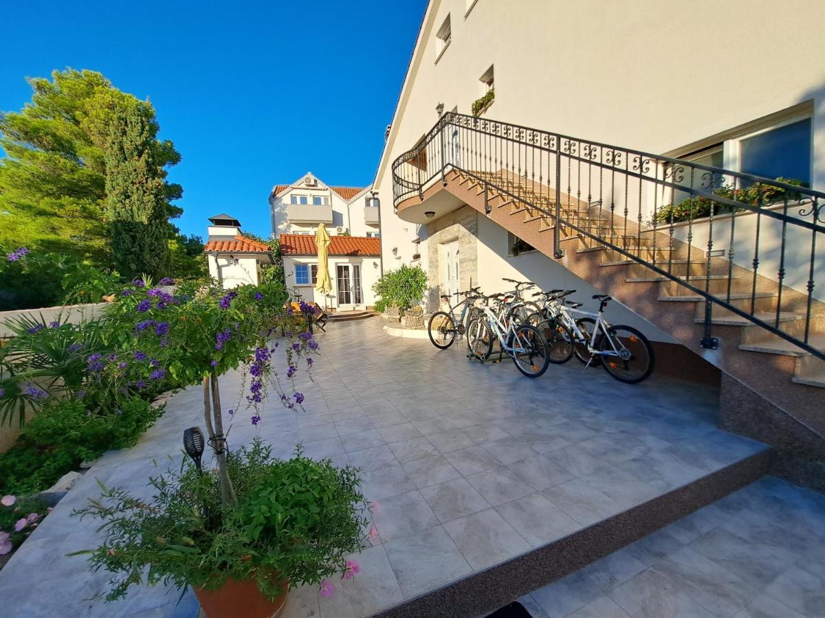 Apartment Oaza Mira Tribalj Екстериор снимка