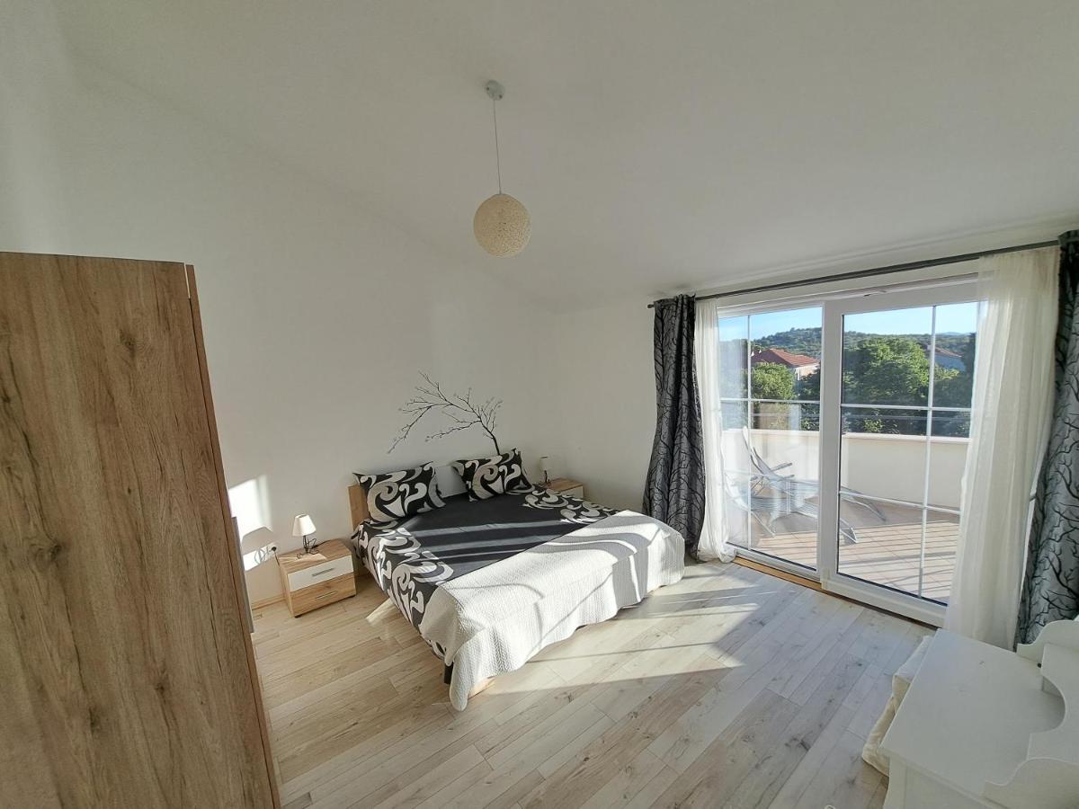 Apartment Oaza Mira Tribalj Екстериор снимка